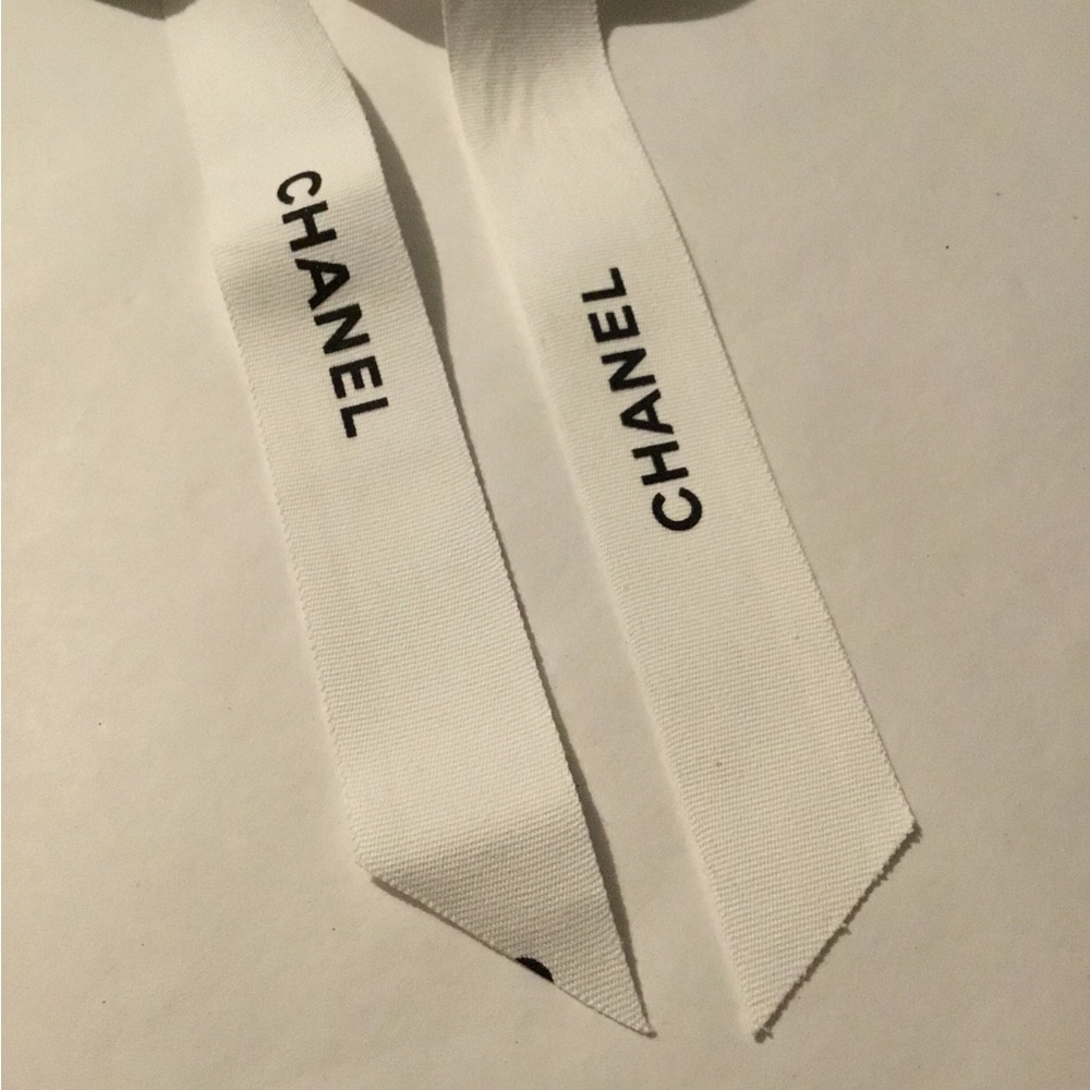 CHANEL - Picture 4 of 8